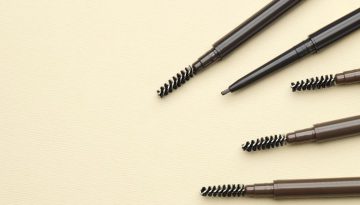 Τα ντεκαπαρισμένα φρύδια είναι in: Πώς θα τα πετύχετε μόνες σας