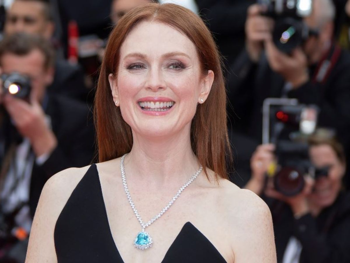 &Omicron; hairstylist &tau;&eta;&sigmaf; Julianne Moore &alpha;&pi;&omicron;&kappa;ά&lambda;&upsilon;&psi;&epsilon; &tau;&alpha; &mu;&upsilon;&sigma;&tau;&iota;&kappa;ά &tau;&omicron;&upsilon; &gamma;&iota;&alpha; &tau;έ&lambda;&epsilon;&iota;&alpha; &mu;&alpha;&lambda;&lambda;&iota;ά | imommy
