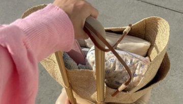 Τα 5 πράγματα που πρέπει να έχεις στην τσάντα σου όταν ταξιδεύεις με παιδιά το καλοκαίρι – Madame Figaro Cyprus
