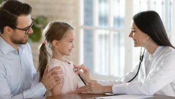 &Lambda;ί&gamma;&omicron; &pi;&rho;&iota;&nu; &chi;&tau;&upsilon;&pi;ή&sigma;&epsilon;&iota; &tau;&omicron; &pi;&rho;ώ&tau;&omicron; &kappa;&omicron;&upsilon;&delta;&omicron;ύ&nu;&iota;: &Tau;&iota; &sigma;&upsilon;&mu;&beta;&omicron;&upsilon;&lambda;&epsilon;ύ&epsilon;&iota; &omicron; &pi;&alpha;&iota;&delta;ί&alpha;&tau;&rho;&omicron;&sigmaf; &kappa;&alpha;&iota; &gamma;&iota;&alpha;&tau;ί έ&chi;&epsilon;&iota; &sigma;&eta;&mu;&alpha;&sigma;ί&alpha; &ndash; Baby.gr