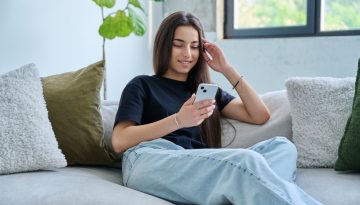 &Epsilon;&phi;&eta;&beta;&epsilon;ί&alpha;: &Gamma;&iota;&alpha;&tau;ί &eta; &alpha;&pi;&alpha;&gamma;ό&rho;&epsilon;&upsilon;&sigma;&eta; &tau;&omega;&nu; social media &sigma;&tau;&omicron; &kappa;&iota;&nu;&eta;&tau;ό &delta;&epsilon;&nu; &epsilon;ί&nu;&alpha;&iota; &alpha;&rho;&kappa;&epsilon;&tau;ή